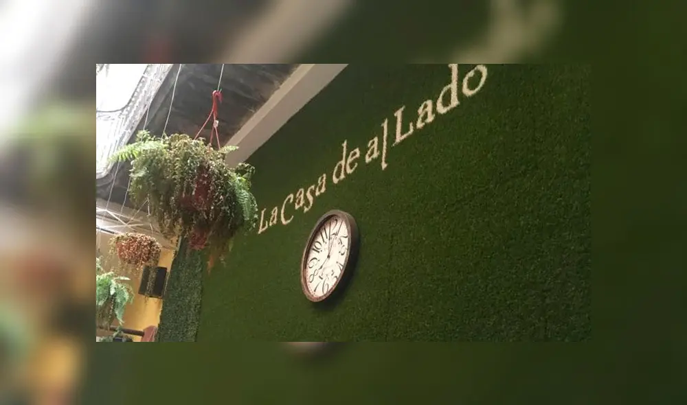 Mesero denunció haber sido despedido por invitar un vaso con agua a niño pobre