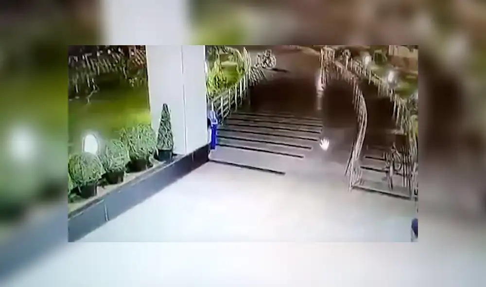 Desliza para ver el desenlace de este video viral de YouTube. Foto: Captura.