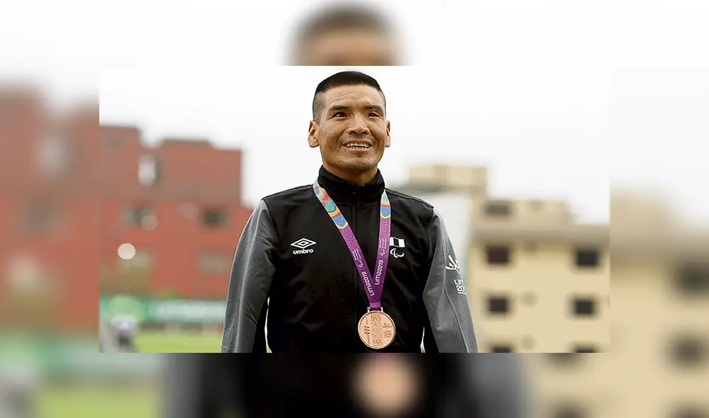Ceremonia. Finalmente, la premiación fue ayer. Efraín Sotacuro recibió la medalla de bronce con una sonrisa en el rostro.