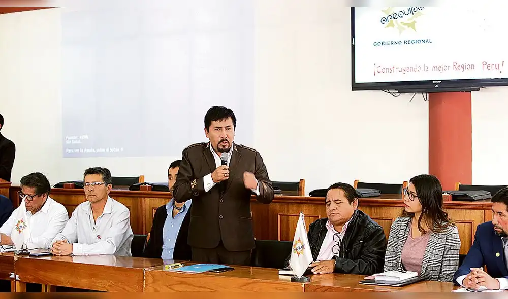 REUNION ALCALDES Y ELMER CACERES LLICA GOBERNADOR DE AREQUIPA SE JUNTA PARA HACER FUERZA COMUN PARA INPEDIR EL PROYECTO TIA MARIA REUNION ALCALDES Y ELMER CACERES LLICA GOBERNADOR DE AREQUIPA SE JUNTA PARA HACER FUERZA COMUN PARA INPEDIR EL PROYECTO TIA MARIA