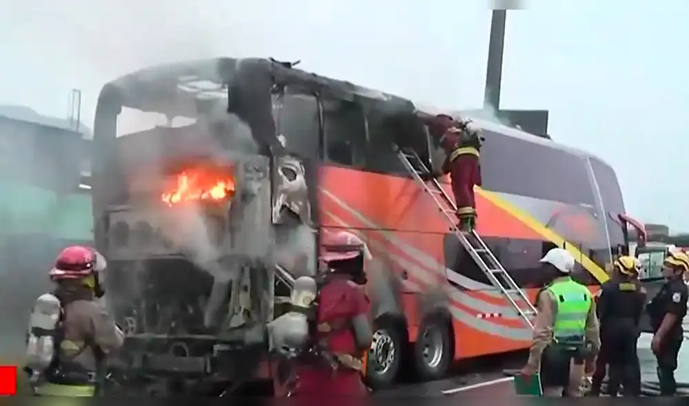Vía Evitamiento: Incendio en bus interprovincial es controlado [VIDEO]