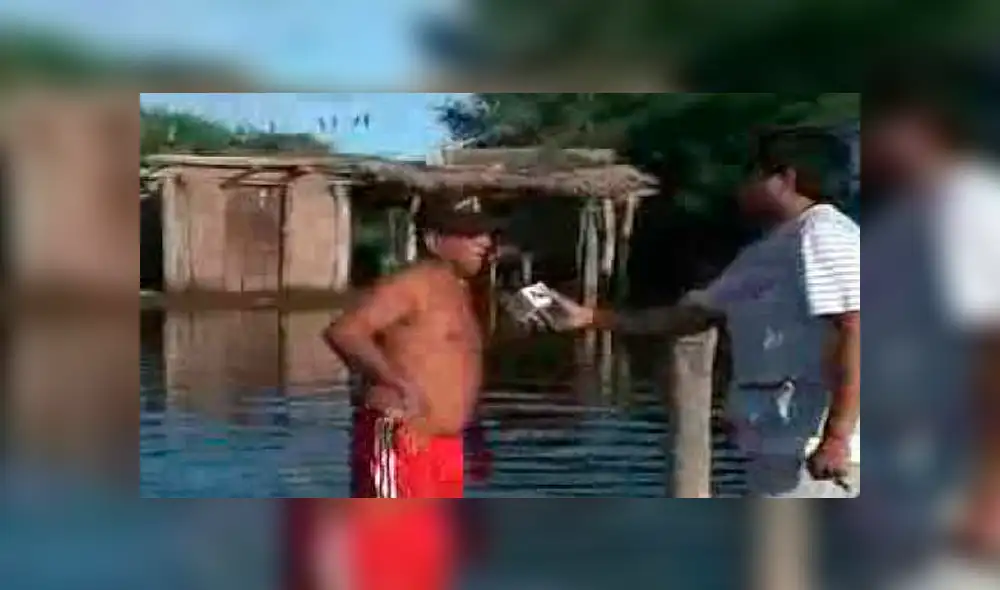 YouTube viral: reportero se volvió el blanco de burlas tras entrevistar a persona muda que le 'contestó' así [VIDEO] 