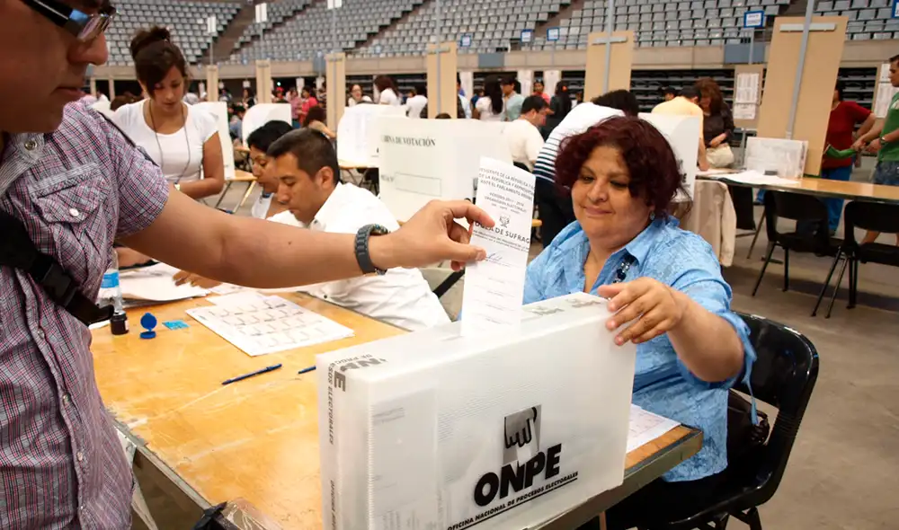 Para los peruanos en el exterior también es obligatorio participar de las elecciones. Foto: de las del Perú en el exterior es obligatorio. Foto: La República. Para los peruanos en el exterior también es obligatorio participar de las elecciones. Foto: de las del Perú en el exterior es obligatorio. Foto: La República.