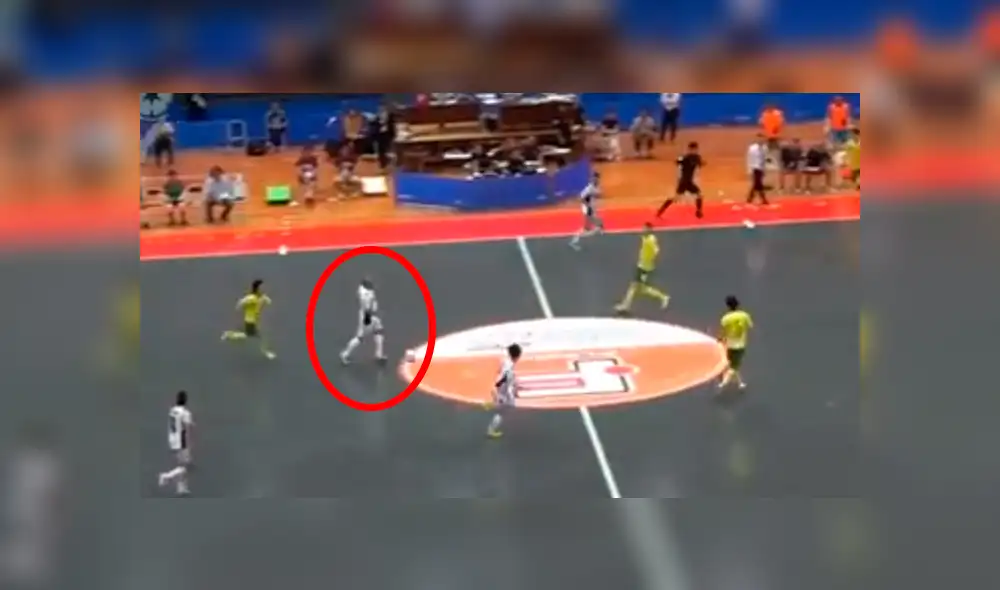 YouTube: Roberto Carlos debutó en el futsal con sendos golazos [VIDEO]