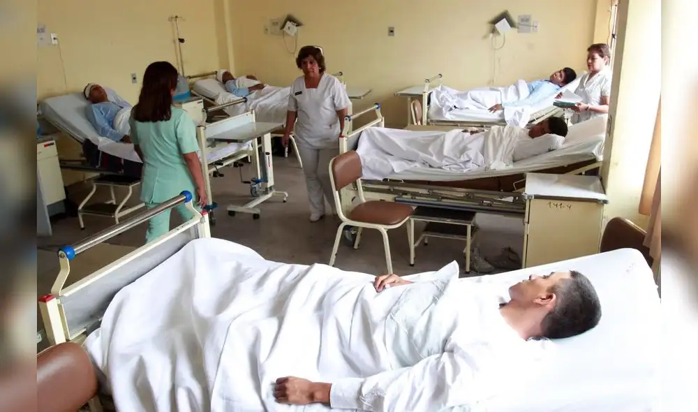 Egresados del centro de sanidad de la PNP pasan a ser oficiales activos