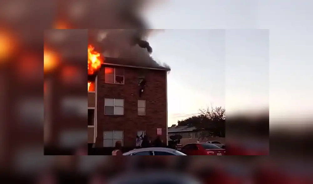 Mujer lanza a su hijo por ventana para salvarlo de incendio en edificio [VIDEO]