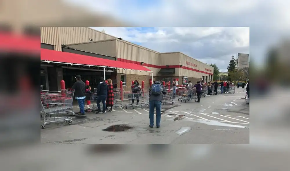 Estadounidenses cruzan frontera con México para adquirir papel higiénico y alimentos