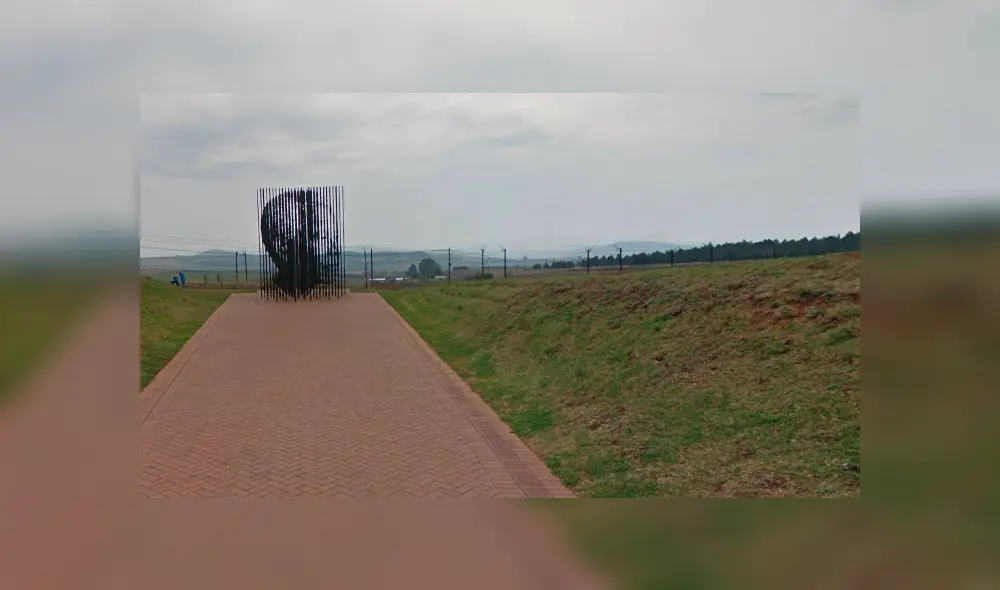 Desliza hacia la izquierda las imágenes de Google Maps para descubrir el rostro del recordado Nelson Mandela.