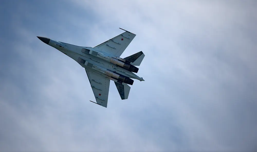 Un Sukhoi Su-35 ruso sobrevolando el aeropuerto de Le Bourget, al norte de París. Foto: AFP/referencial Un Sukhoi Su-35 ruso sobrevolando el aeropuerto de Le Bourget, al norte de París. Foto: AFP/referencial