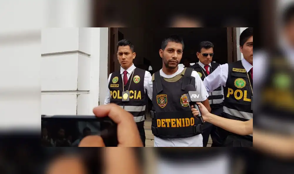 Hombre fue intervenido con un arma de fuego rastrillada, por lo que se presume que iba con dirección a cometer un crimen. (Foto: Christian Moreno / La República)