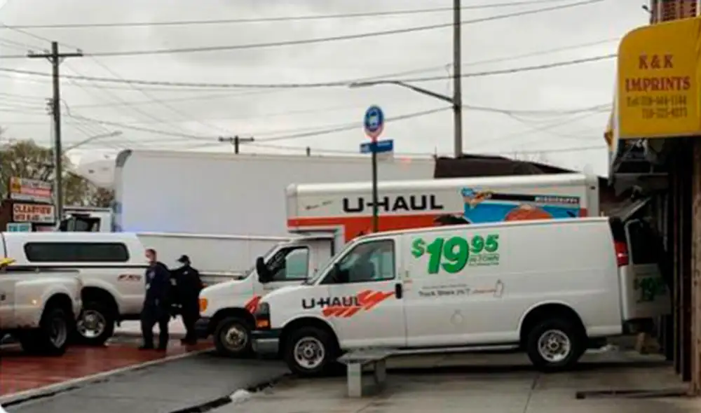 La pobre gestión de sus servicios funerarios les terminó costando caro a estos tres negocios en Nueva York. (Foto: @JustineReTV)
