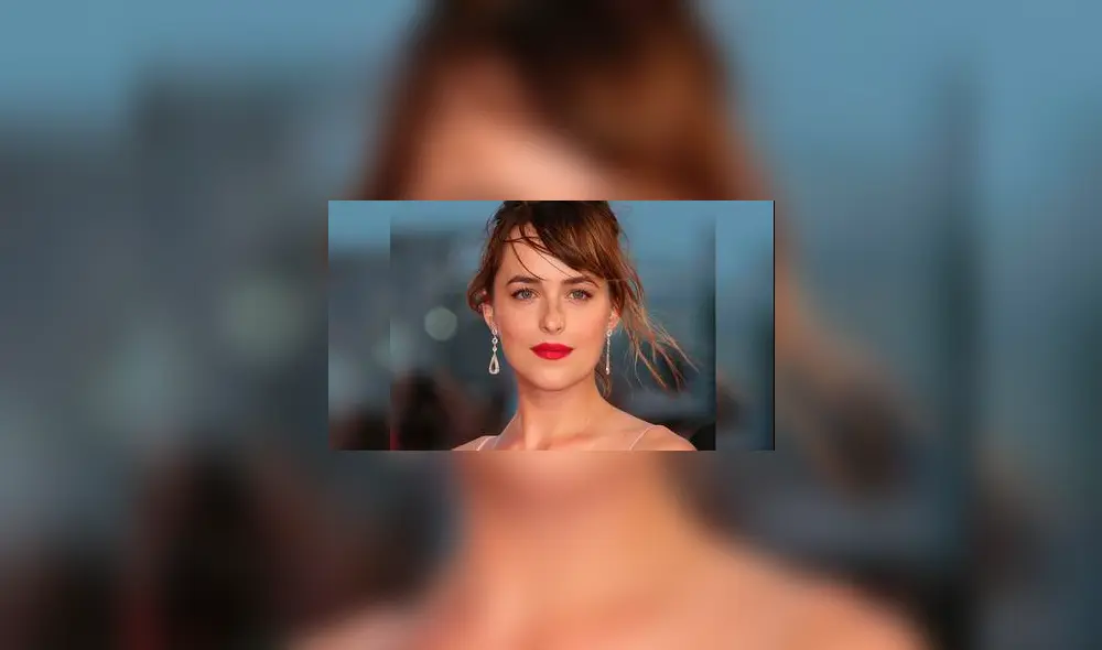 El truco de Dakota Johnson para que los labios rojos duren toda la noche El truco de Dakota Johnson para que los labios rojos duren toda la noche