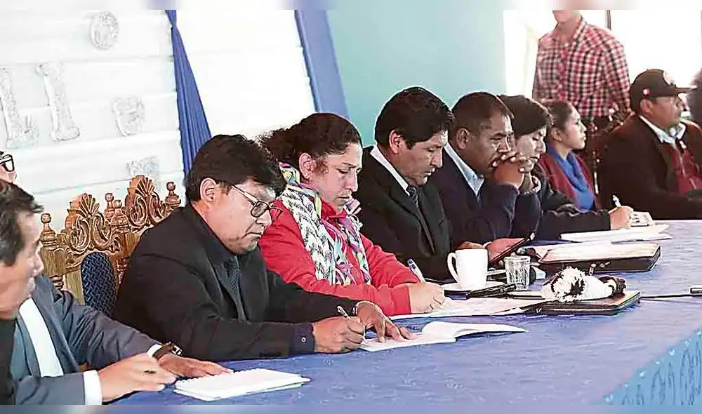 reunión. Ministra del Ambiente presidió espacio de diálogo. reunión. Ministra del Ambiente presidió espacio de diálogo.