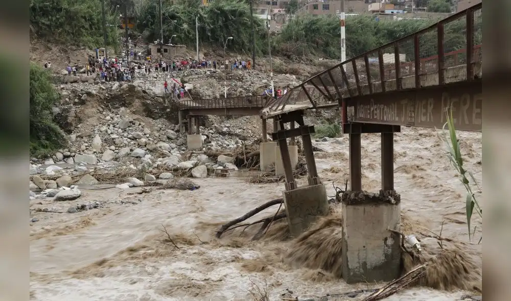 Alto Huampaní aislado por colapso de puente peatonal