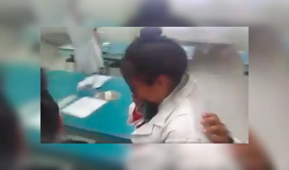 Estudiantes salieron corriendo despavoridos al ver las llamas dentro del laboratorio Estudiantes salieron corriendo despavoridos al ver las llamas dentro del laboratorio