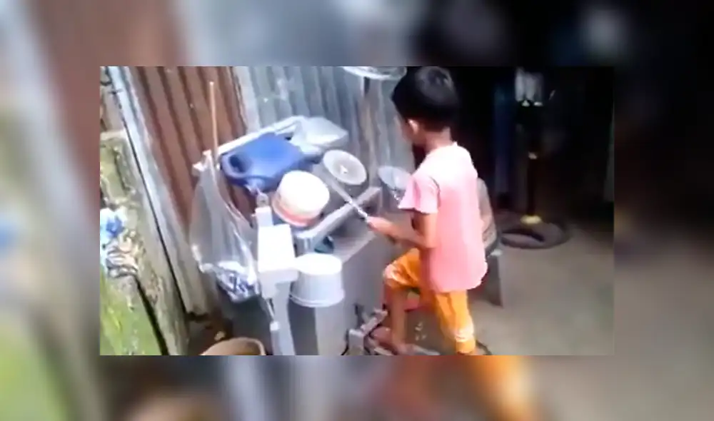 Vía Facebook. Un niño armó su propia batería a falta de recursos económicos para adquirir una. Vía Facebook. Un niño armó su propia batería a falta de recursos económicos para adquirir una.