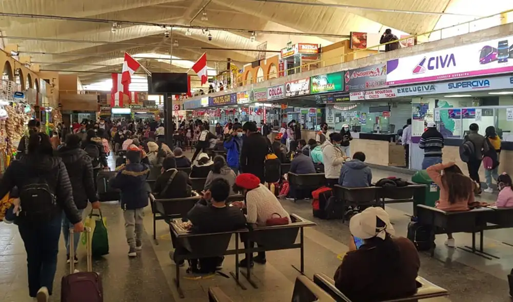 La mayoría de empresas ofertan desde los S/100 el boleto más económico a Lima y S/160 el más caro. Foto: URPI/Alexis Choque