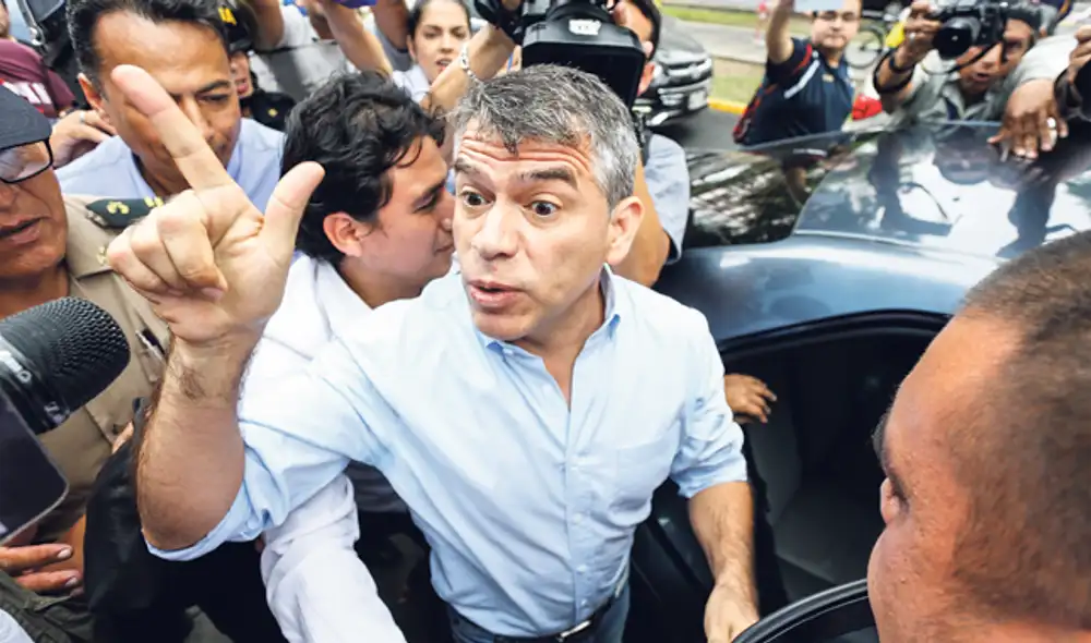 Fricción. La relación de Lizárraga con Julio Guzmán, señalan en el PM, ya no es la de antes. (Foto: Antonio Melgarejo) Fricción. La relación de Lizárraga con Julio Guzmán, señalan en el PM, ya no es la de antes. (Foto: Antonio Melgarejo)