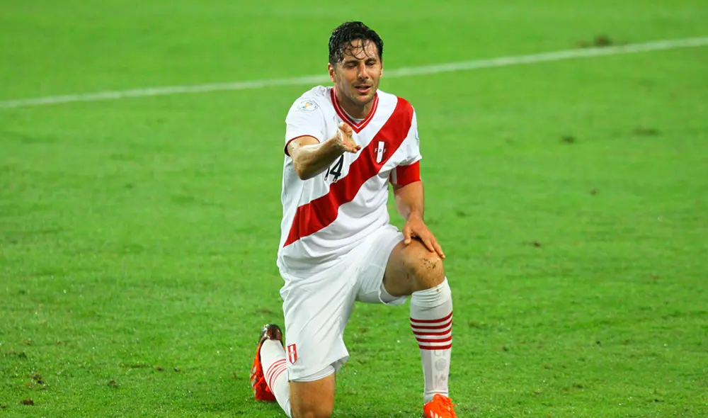 Sebastián Abreu analizó el momento que Claudio Pizarro atravesó en la selección peruana.