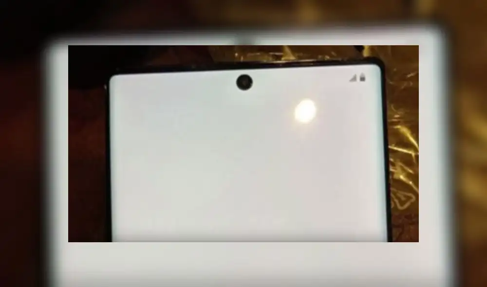 Los Galaxy Note 10 llevarán una cámara frontal situada en la parte central de su frontal.