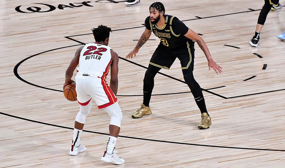 Los Angeles Lakers chocan con Miami Heat en las Finales de la NBA 2020. Foto: AFP