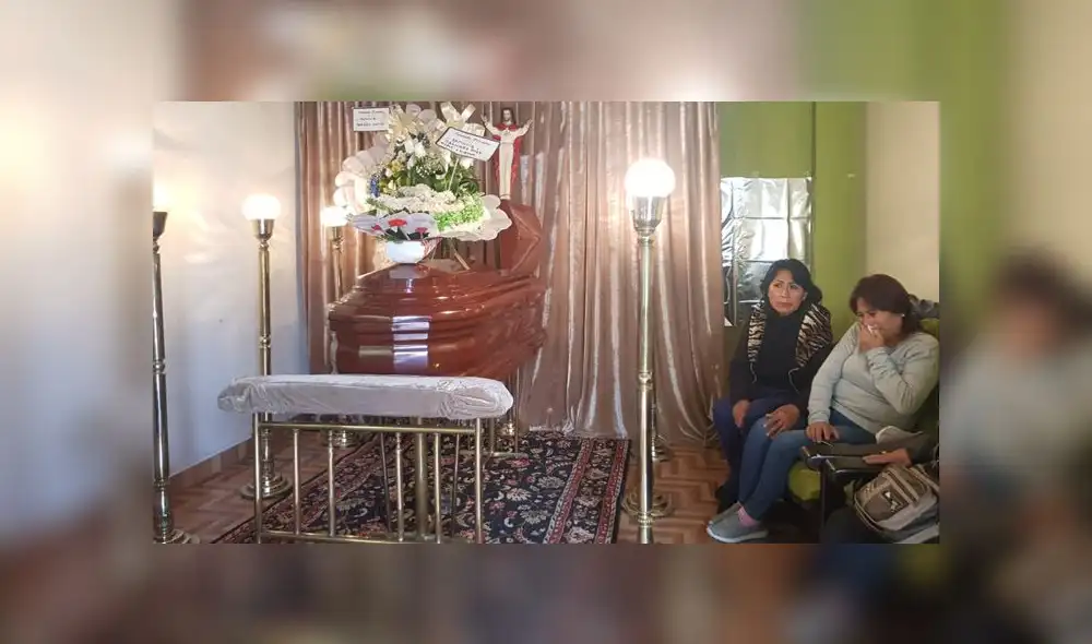 Familia vela el cuerpo de Rosa Díaz Huamaní tras pasar amargo momento en hospital Carrión. (Foto: Jessica Merino / La República) Familia vela el cuerpo de Rosa Díaz Huamaní tras pasar amargo momento en hospital Carrión. (Foto: Jessica Merino / La República)
