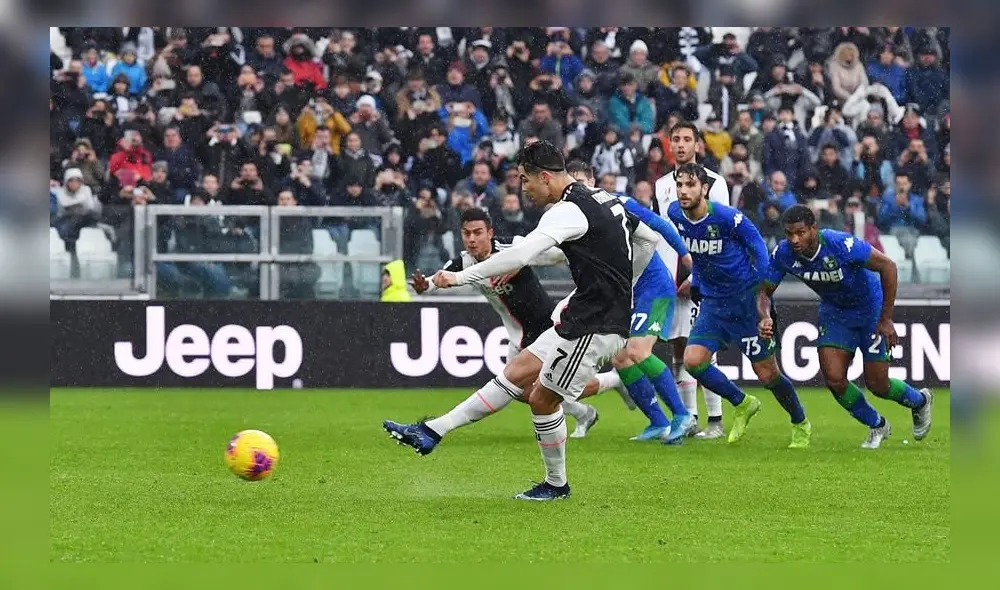 Cristiano Ronaldo volvió a anotar con la Juve por medio de un penal. Foto: EFE.