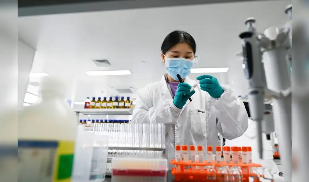 China ha expresado su optimismo sobre el desarrollo de una vacuna definitiva. Foto: AFP.