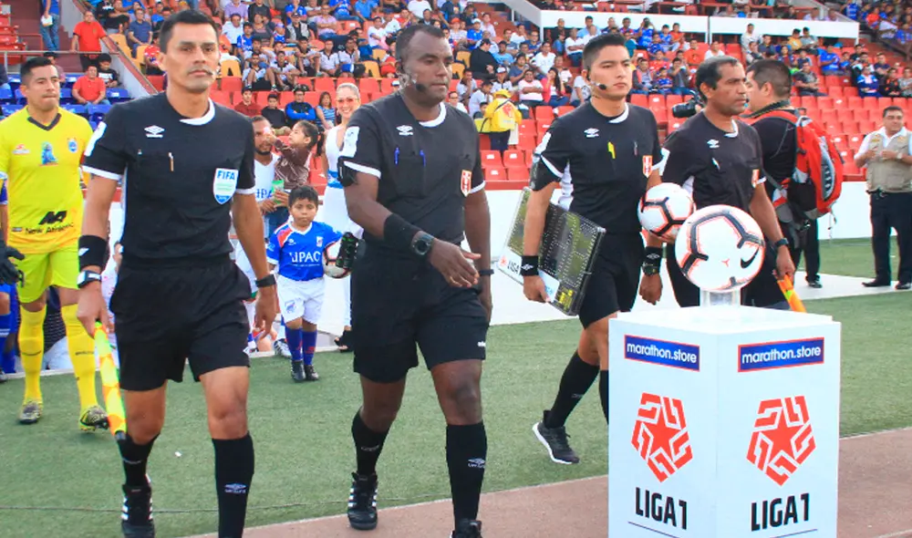 La paralización de la Liga 1 por el coronavirus también viene afectando a los árbitros peruanos. | Foto: GLR