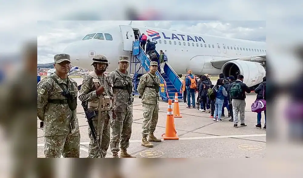 varados. En Cusco habían 5.000 turistas varados. Retornarán a casa después de su pésima experiencia con los paros. varados. En Cusco habían 5.000 turistas varados. Retornarán a casa después de su pésima experiencia con los paros.