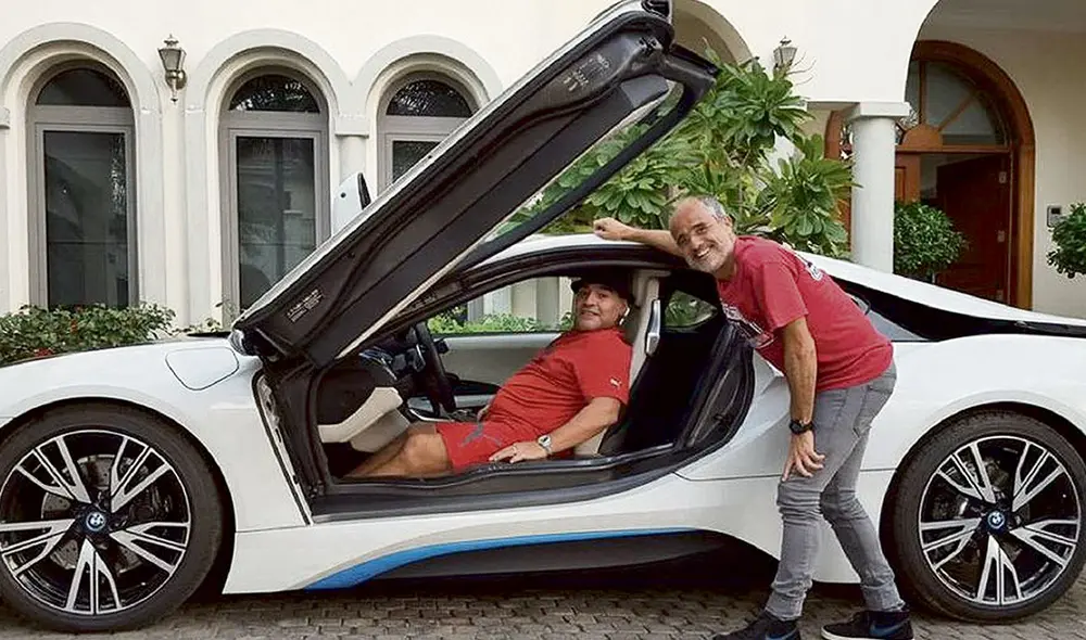 Lo mejor. ‘Pelusa’ siempre estuvo rodeado de comodidades y grandes lujos. Aquí con uno de sus tantos autos. Foto: difusión