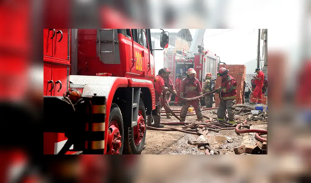 Dos niños fallecen a causa de incendio dentro de vivienda [VIDEO]