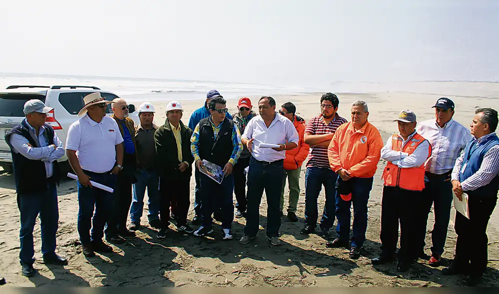 Autoridades. Recorrieron zona que iba a ser subastada. Autoridades. Recorrieron zona que iba a ser subastada.