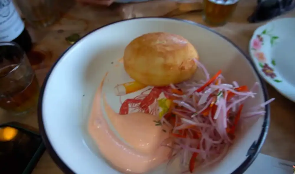 Desliza las imágenes para ver el aspecto de este costoso platillo peruano ofrecido en un restaurante criollo. Foto: captura de YouTube/El Cholo mena