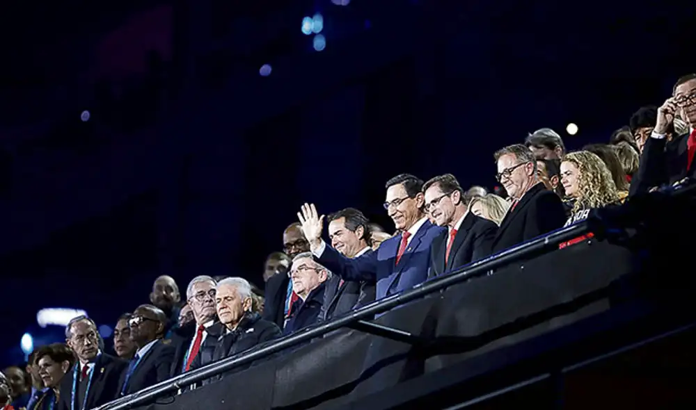 Ilustre. El presidente Martín Vizcarra junto a Carlos Neuhaus de Copal.