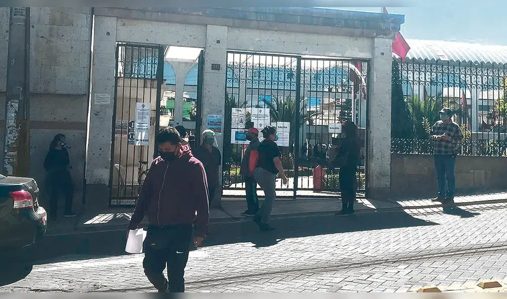municipio de arequipa.  Su atención está limitada a algunos servicios clave, por eso se incrementaron los casos de Covid.
