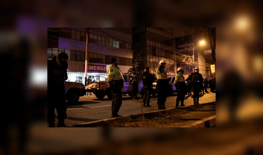 Policía en discoteca de Los Olivos. Foto: Aldair Mejía