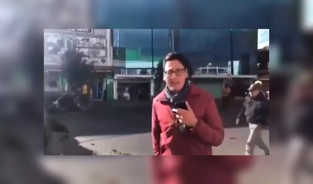 En Facebook, un reportero no imaginó que sería protagonista de la noticia al informar que su auto fue destrozado por un árbol.