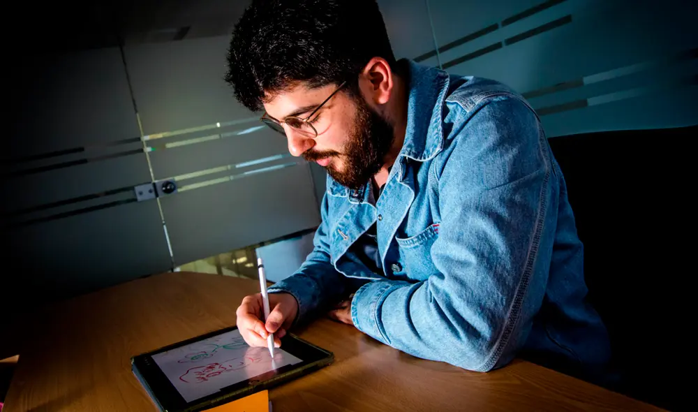 Yair Vurnbrand, el hombre detrás de las ilustraciones de El Búho. Foto: John Reyes/La República