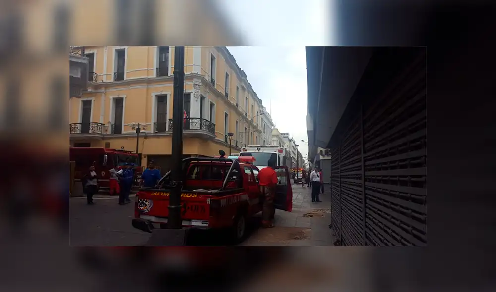 Cercado de Lima: incendio en sótano de tienda por departamento fue controlado