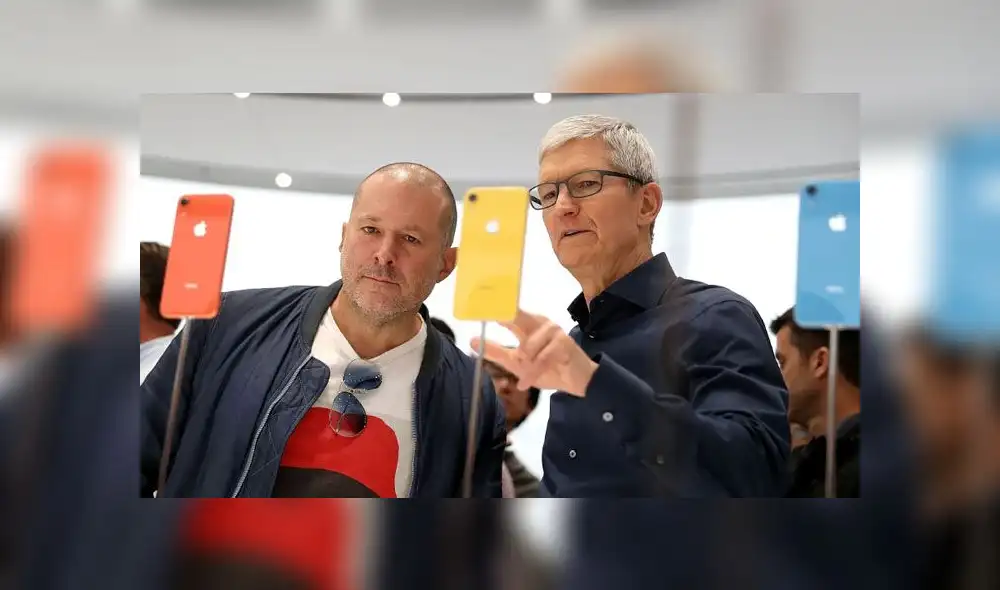 Jony Ive junto a Tim Cook, director ejecutivo de Apple. Jony Ive junto a Tim Cook, director ejecutivo de Apple.