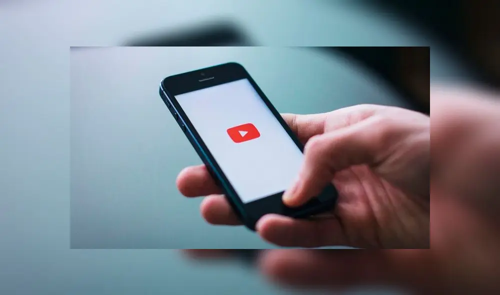 Reproduce música de YouTube y chatea en WhatsApp al mismo tiempo (Fotos: Digital Trends).