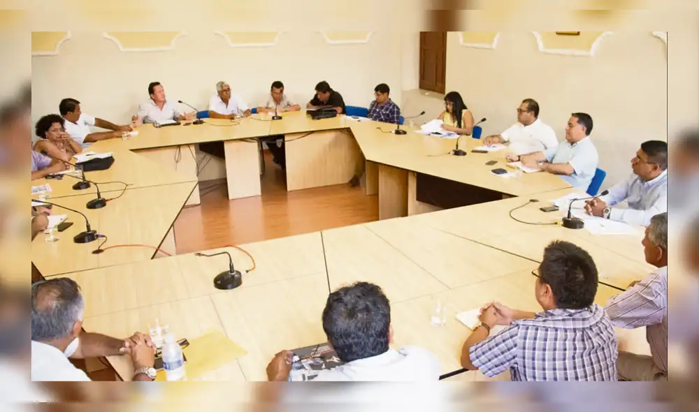 Caso Veolia. Alcalde y concejales oficialistas en la lista.