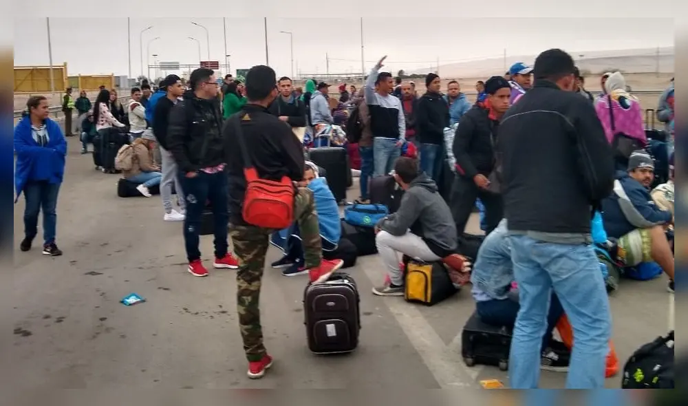 Migrantes están varados en frontera hace 4 días. Migrantes están varados en frontera hace 4 días.