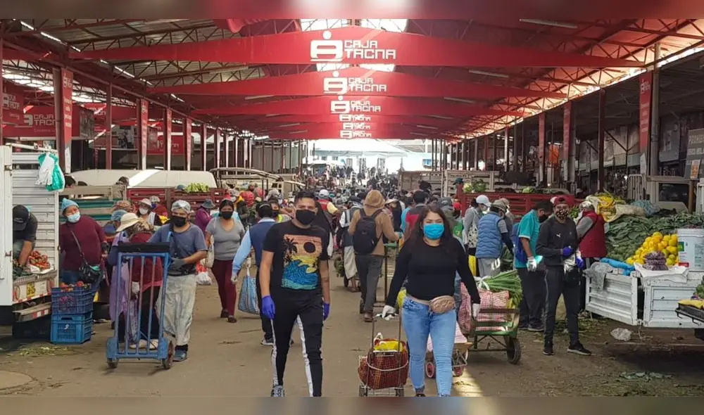 Ante la masiva asistencia de personas, era difícil que las fuerzas del orden aseguren el distanciamiento social. Ante la masiva asistencia de personas, era difícil que las fuerzas del orden aseguren el distanciamiento social.