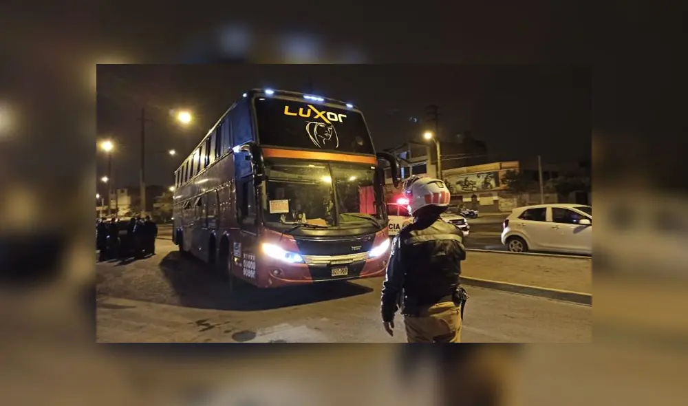 A las personas ubicadas dentro de bus se les aplicará pruebas rápidas y se les aplicará una multa. (Foto: Joel Robles / URPI - GLR)