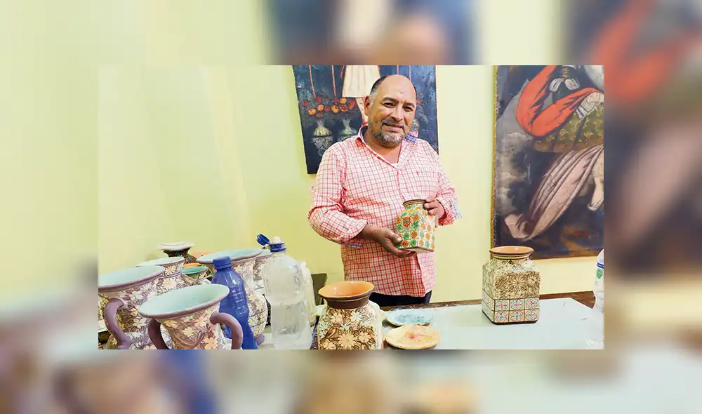Listo para el horno. Tater Vera en su nueva casa-taller de la ciudad de Cusco, con piezas que serán presentadas en el Ruraq Maki.