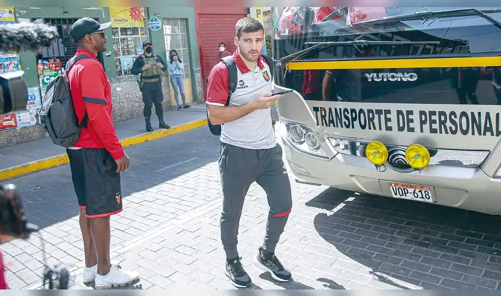 líder. Cuesta dio declaraciones en Lima. Melgar tuvo una agenda ajustada ayer porque entrenó en el estadio Arequipa, pasó por el club, luego viajó a Lima y seguidamente a Quito. líder. Cuesta dio declaraciones en Lima. Melgar tuvo una agenda ajustada ayer porque entrenó en el estadio Arequipa, pasó por el club, luego viajó a Lima y seguidamente a Quito.