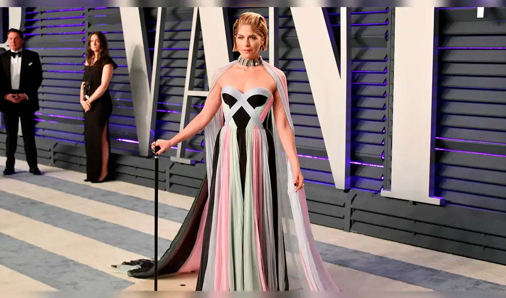 Selma Blair remece los Oscar 2019 al caminar con bastón por enfermedad incurable