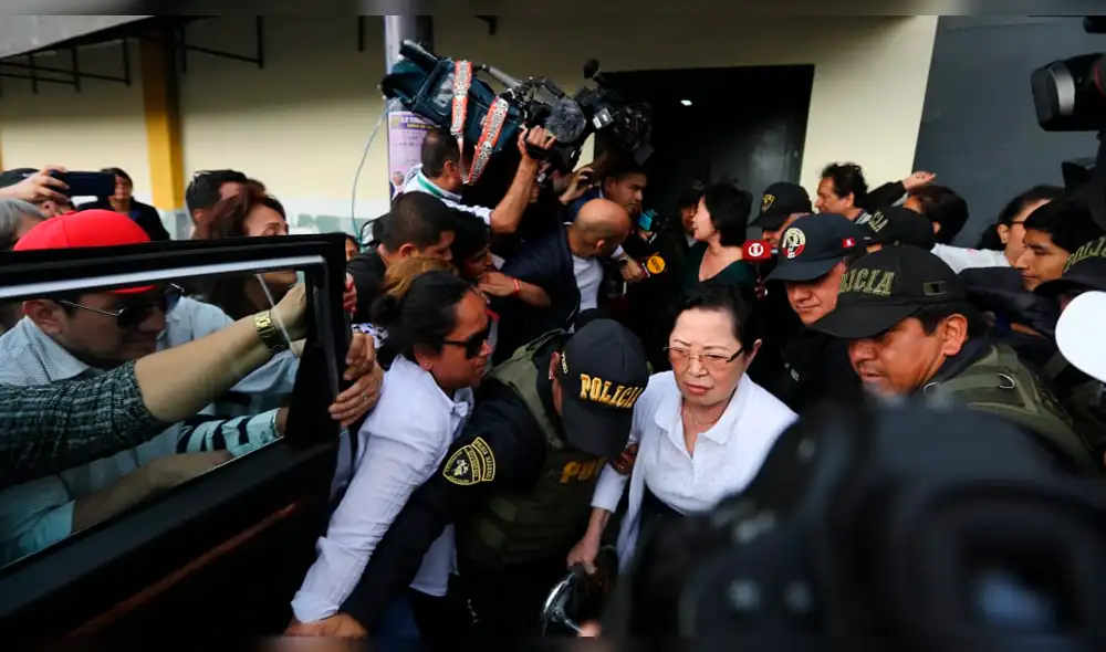 Simpatizantes de Keiko Fujimori agreden a la prensa [FOTOS]